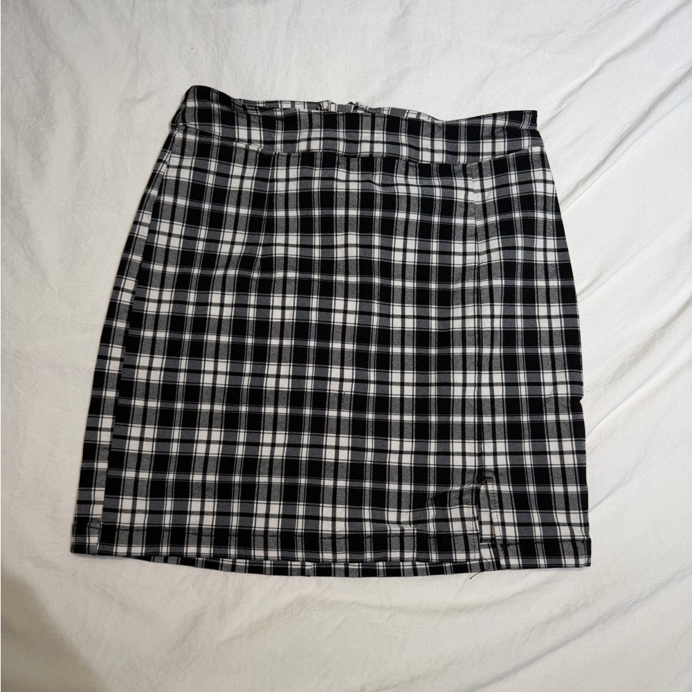 Black & White Plaid Mini Skirt - Classic Straight With Slit